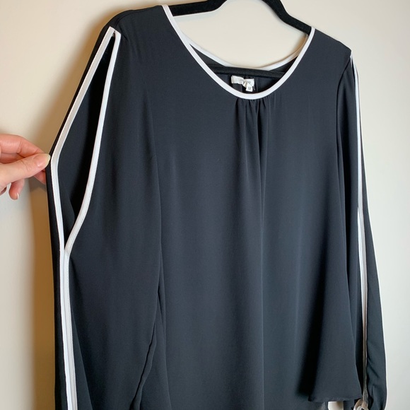 Contrast Trim Black & White Blouse - Picture 6 of 7